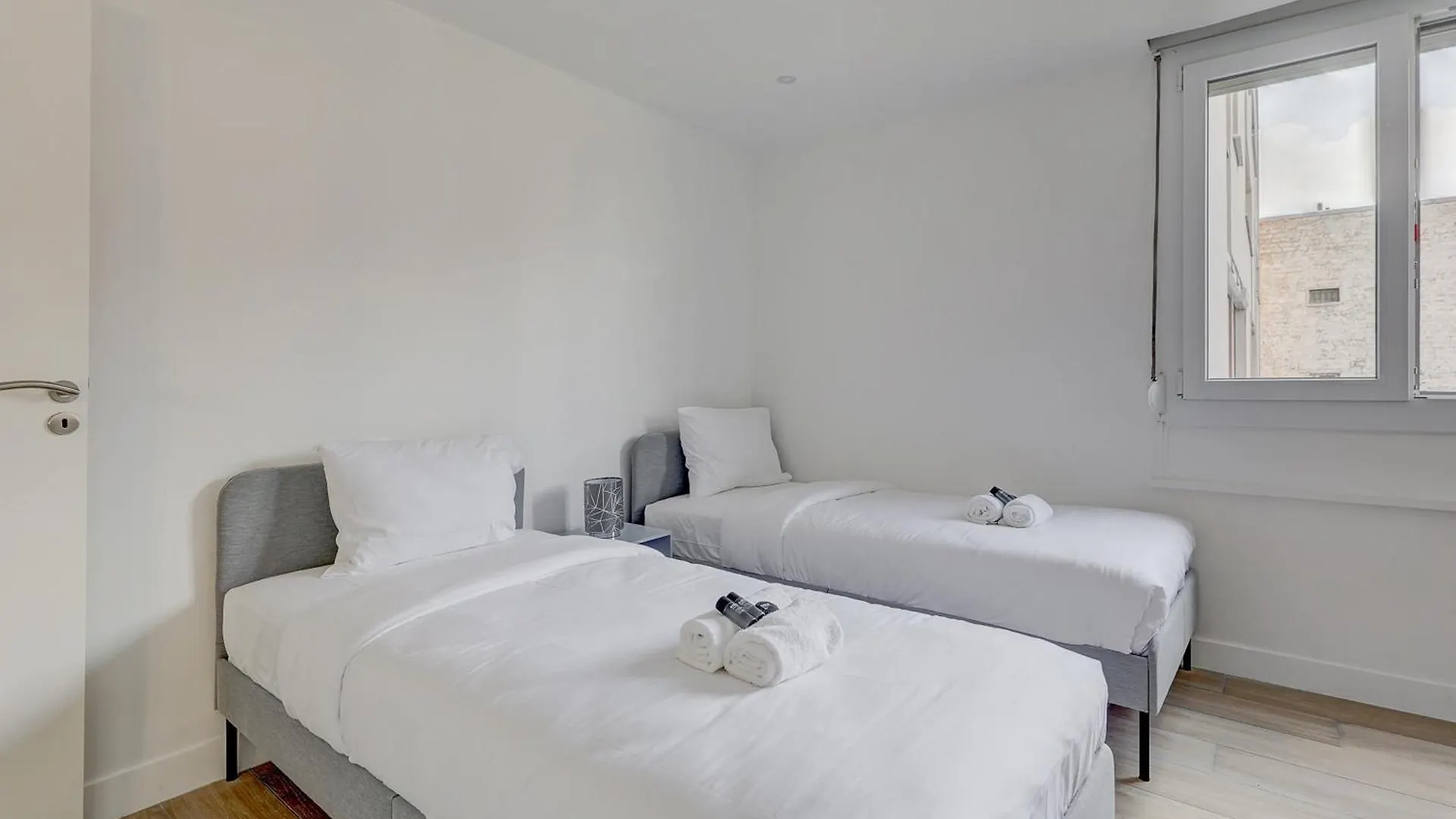 114 - Cozy In Buttes Chaumont Apartment Paris