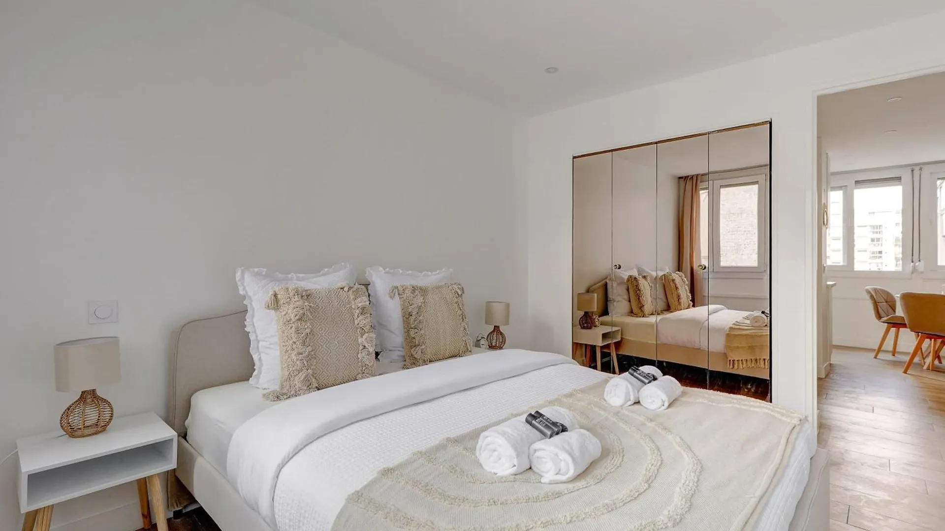 114 - Cozy In Buttes Chaumont Apartment *